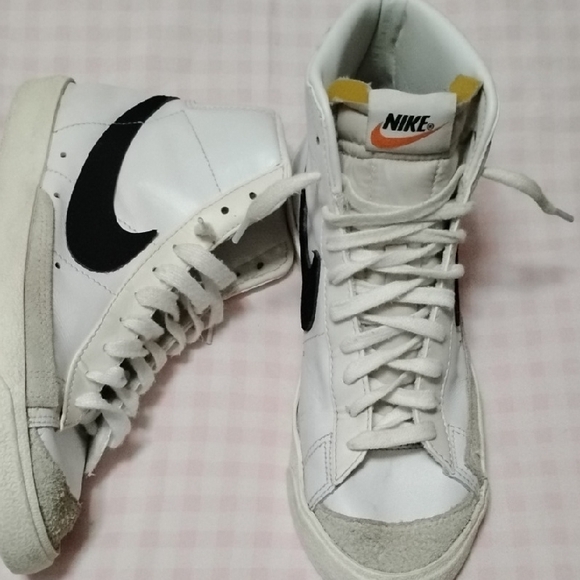 Nike White and Black High-Tops with Orange Detail - Picture 1 of 4